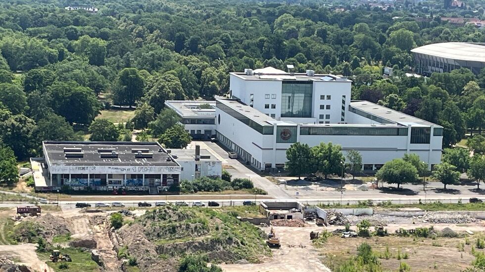 Hygienemuseum mit Robotron-Kantine sind aus der Vogelperspektive gut zu erkennen Hygienemuseum mit Robotron-Kantine sind aus der Vogelperspektive gut zu erkennen