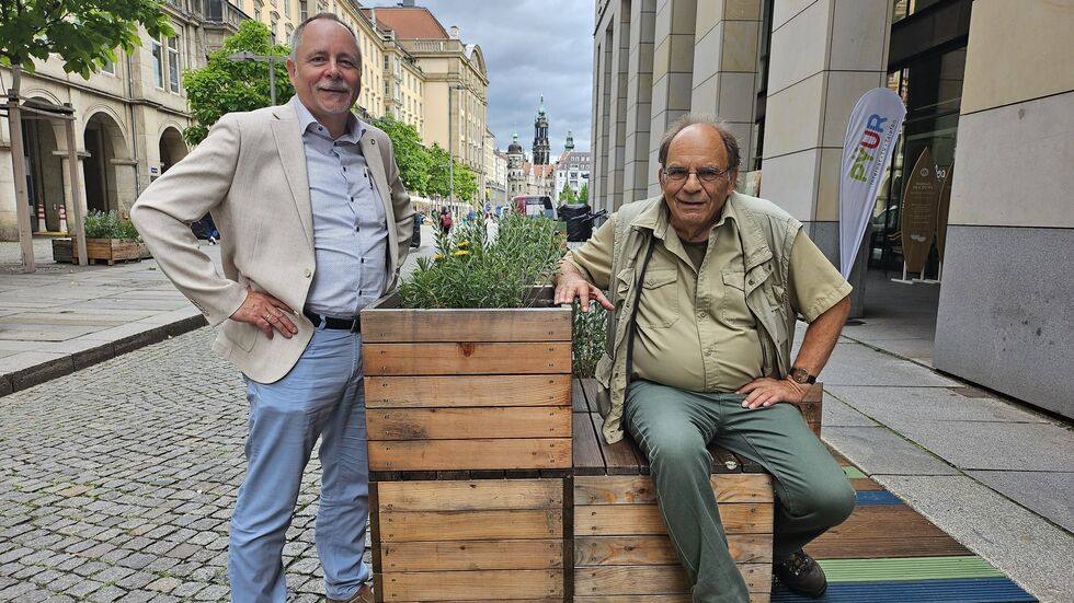 Bezirksamtsleiter André Barth und Projektleiter Chancen für Chancenlose Rainer Pietrusky