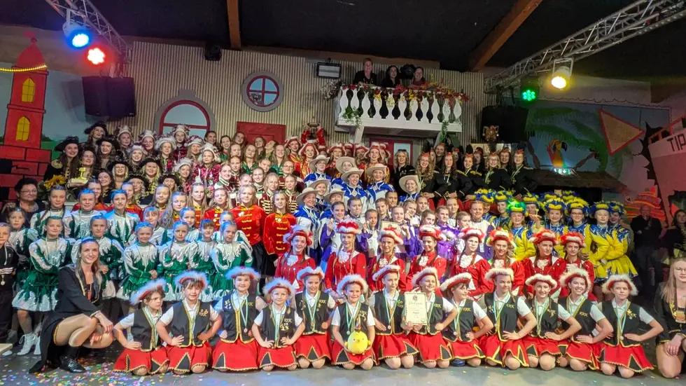 Bitte lächeln! Abschlussbild vom 16. Gardeausscheid in Wilsdruff Bitte lächeln! Abschlussbild vom 16. Gardeausscheid in Wilsdruff