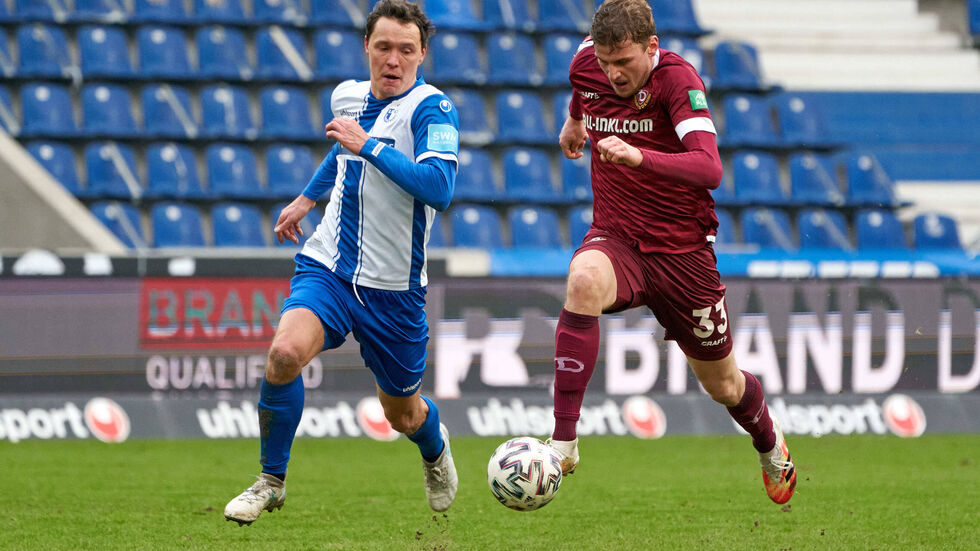 Christoph Daferner im Laufduell mit Magdeburgs Alexander Bittroff