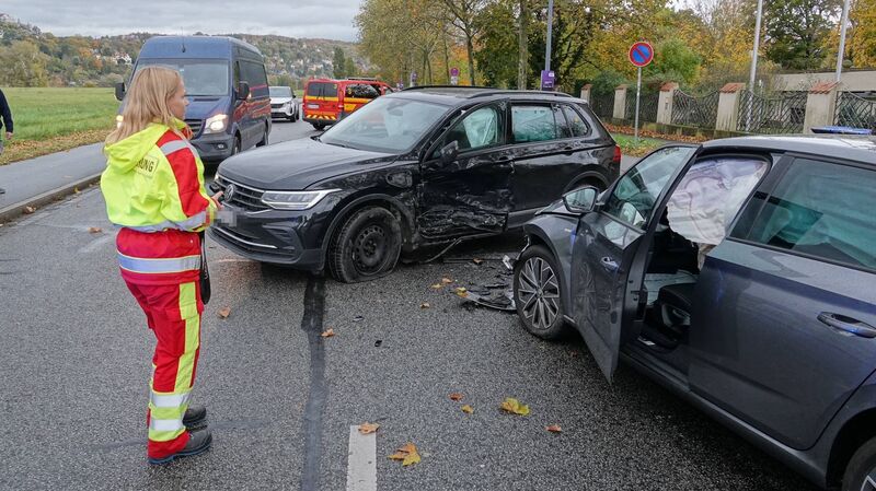 Die beiden Fahrzeuge auf dem Käthe-Kollwitz-Ufer.