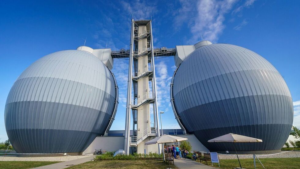 Auf die Faultürme gelangen die Besucher mit einem Aufzug  