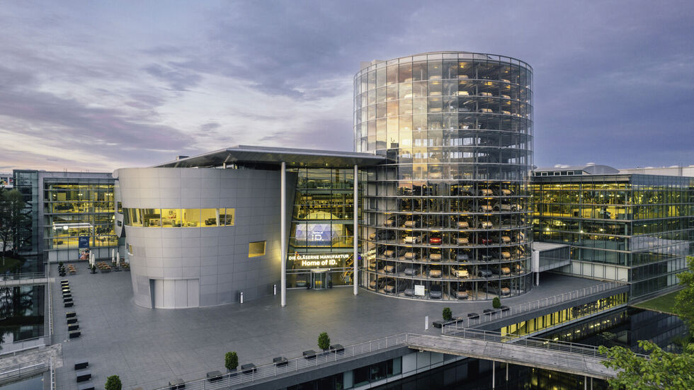 Die Gläserne Manufaktur wird jetzt zum Forschungslabor für Mobilität der Zukunft Die Gläserne Manufaktur wird jetzt zum Forschungslabor für Mobilität der Zukunft