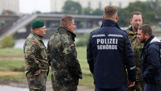 Auch die Bundeswehr packt mit an.