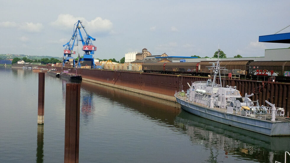Die „Atlantis“ im Alberthafen Dresden im Jahr 2015