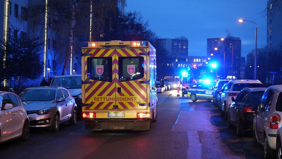 Die Elsterwerdaer Straße wurde zunächst gesperrt.