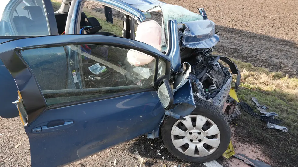 Das Auto ist schrottreif. Das Auto ist schrottreif.