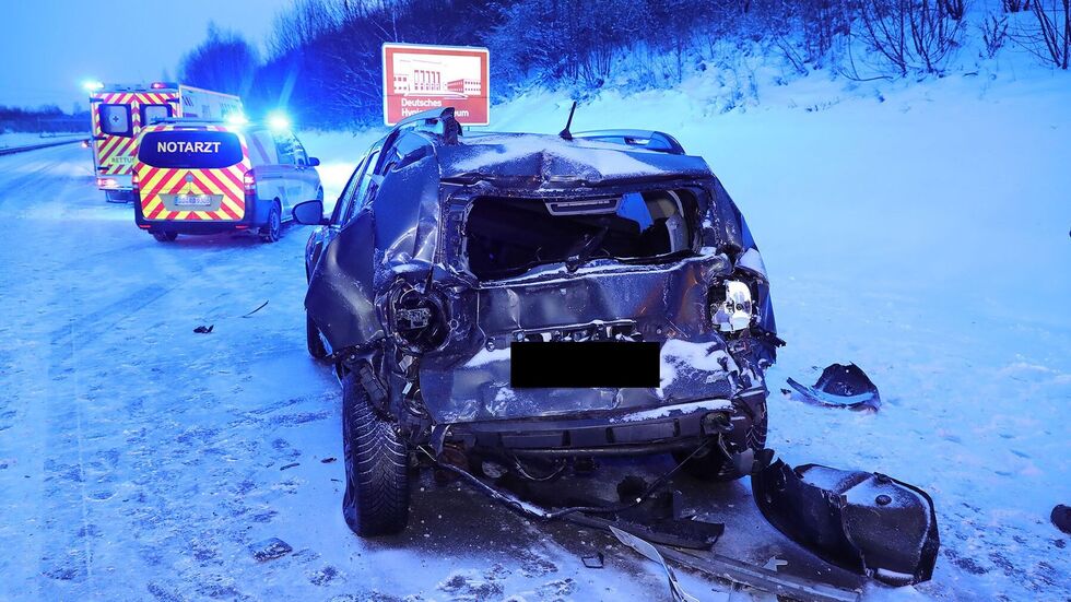 Bei dem Unfall kurz nach dem Altfrankener Tunnelwurden drei Personen verletzt Bei dem Unfall kurz nach dem Altfrankener Tunnelwurden drei Personen verletzt