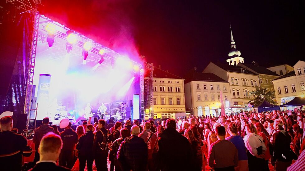 Die Party zum 30. Tag der Sachsen hat begonnen...