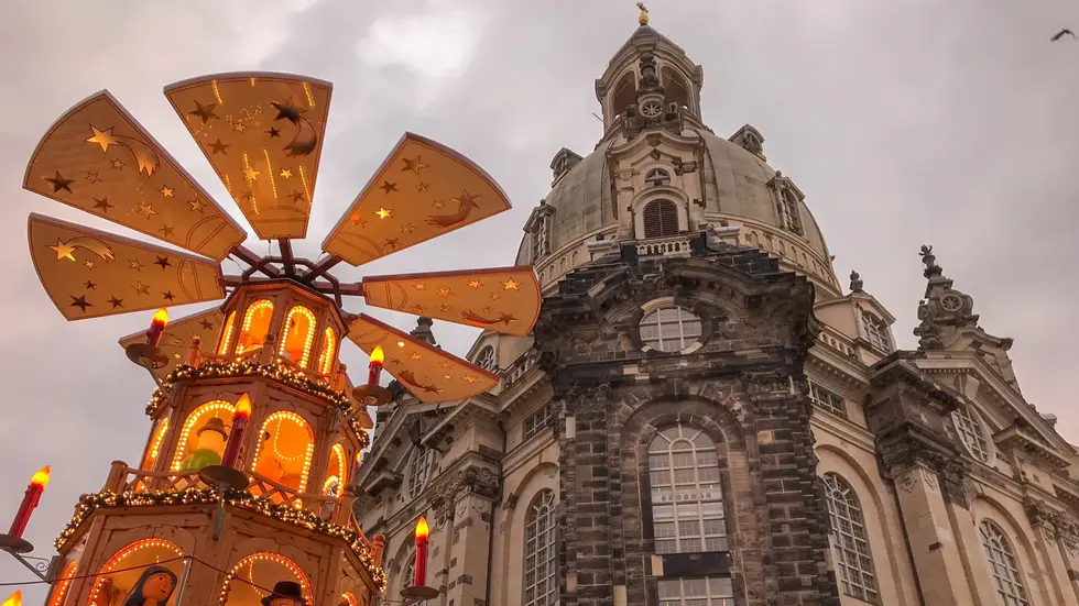 Die Weihnachtsvesper vor der Frauenkirche wird wieder am 23. Dezember gefeiert. (Symbolbild)