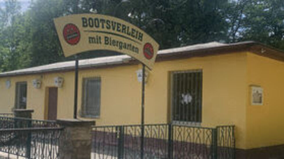 Der Bootsverleih mit Biergarten am Großen Garten.