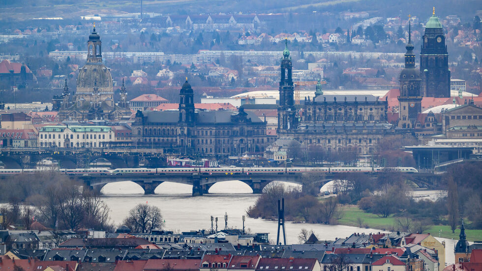Blick auf Dresden. Die Stadt hat massive Einsparungen angekündigt.