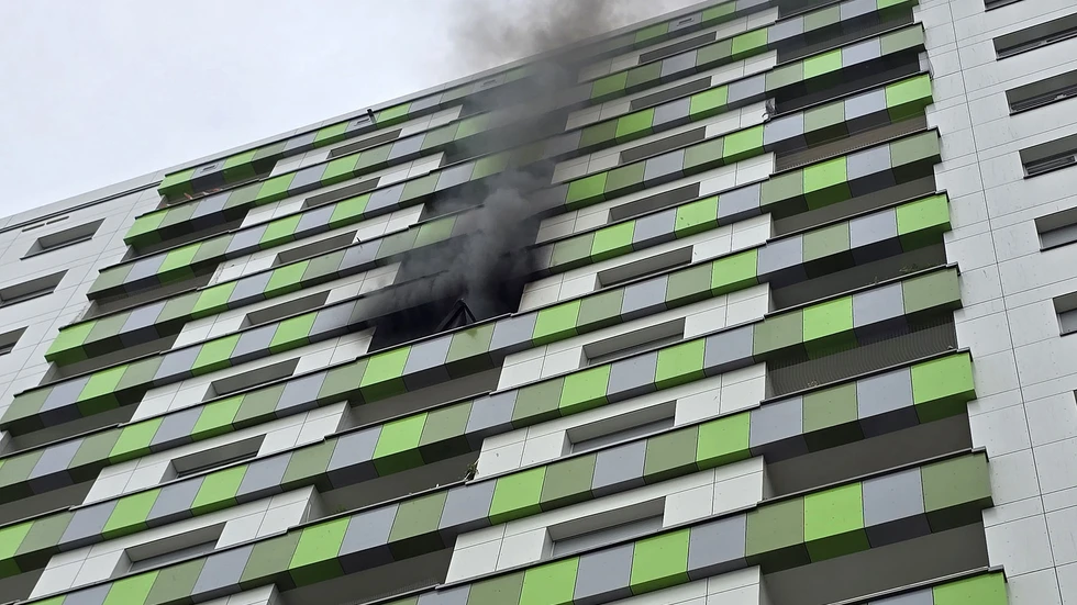 Rauch dringt aus der 13. Etage Rauch dringt aus der 13. Etage