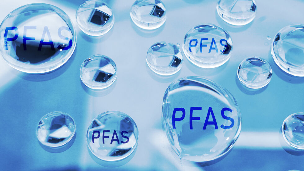 Die industriell hergestellten Chemikalien, sogenannte PFAS, können durchs Wasser in den menschlichen Körper gelangen und sind gesundheitsschädlich 