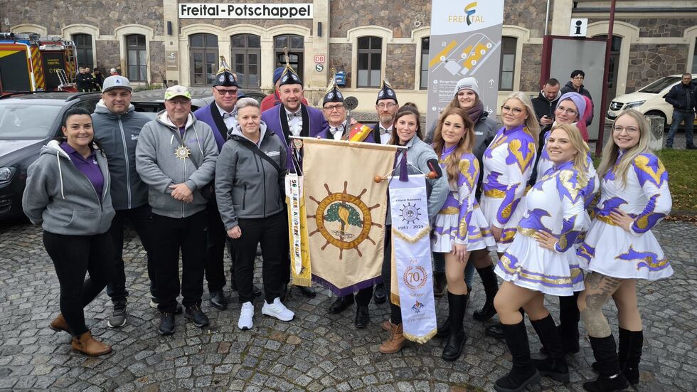 Auch die Karnevalisten vom Faschingsverein Hainsberg haben die Schlüsselgewalt übernommen und sind bereit für die neue Saison