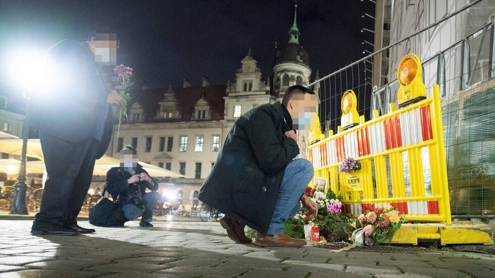 Dresden stand nach dem Angriff unter Schock, zahlreiche Menschen legten Kränze und Blumen nieder.