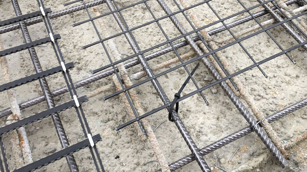 Carbonbeton wird normalerweise für Brücken - wie hier bei der Carolabrücke - verwendet. (Archivbild) Carbonbeton wird normalerweise für Brücken - wie hier bei der Carolabrücke - verwendet. (Archivbild)