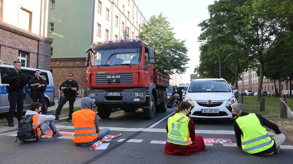 Mitte Mai hatten sich Anhänger der "Letzten Generation" auf die Fahrbahn geklebt. Möglicherweise gibt es am Freitag eine ähnliche Aktion auf der Bautzner Straße