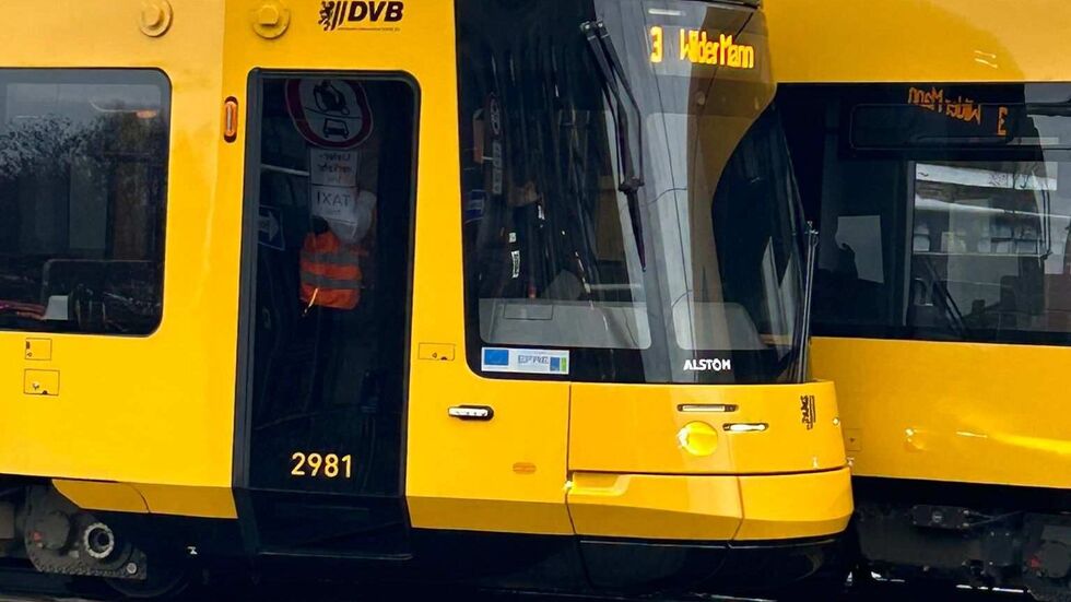 Beide Bahnen berührten sich. Verletzt wurde niemand. Beide Bahnen berührten sich. Verletzt wurde niemand.