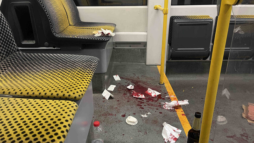 Bei der Messerattacke in der Linie 7 wurde ein junger US-Amerikaner schwer verletzt Bei der Messerattacke in der Linie 7 wurde ein junger US-Amerikaner schwer verletzt