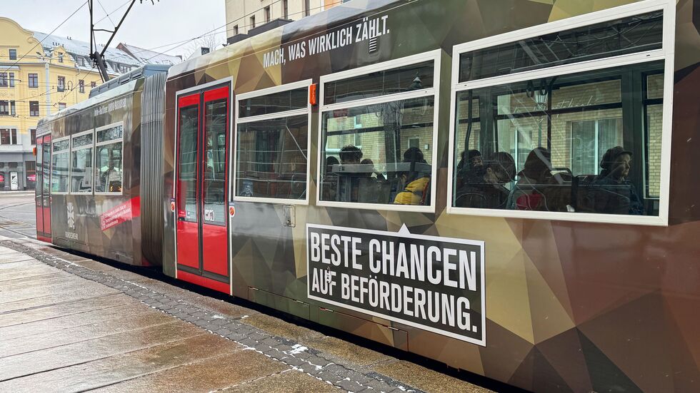 Werbung für die Bundeswehr an Zwickauer Straßenbahn