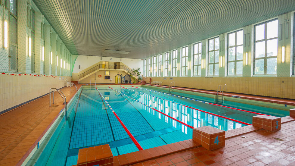 Die alte Schwimmhalle in Klotzsche hat ihren Zenit überschritten, ein Neubau ist geplant. (Foto: PR/Dresdner Bäder GmbH) Die alte Schwimmhalle in Klotzsche hat ihren Zenit überschritten, ein Neubau ist geplant. (Foto: PR/Dresdner Bäder GmbH)