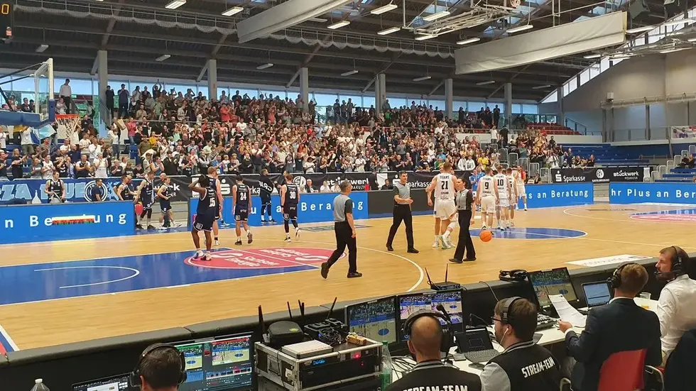 In der Arena spielen die DSC-Volleys und die Basketballer der Titans