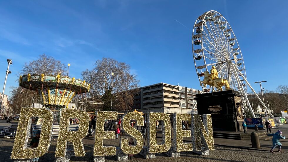 Auch das Riesenrad dreht sich zu Silvester Auch das Riesenrad dreht sich zu Silvester