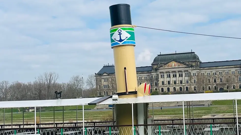 Grün-weiß für Sachsen, das blaue Band für die Elbe und ein Anker zieren jetzt alle historischen Dampfer