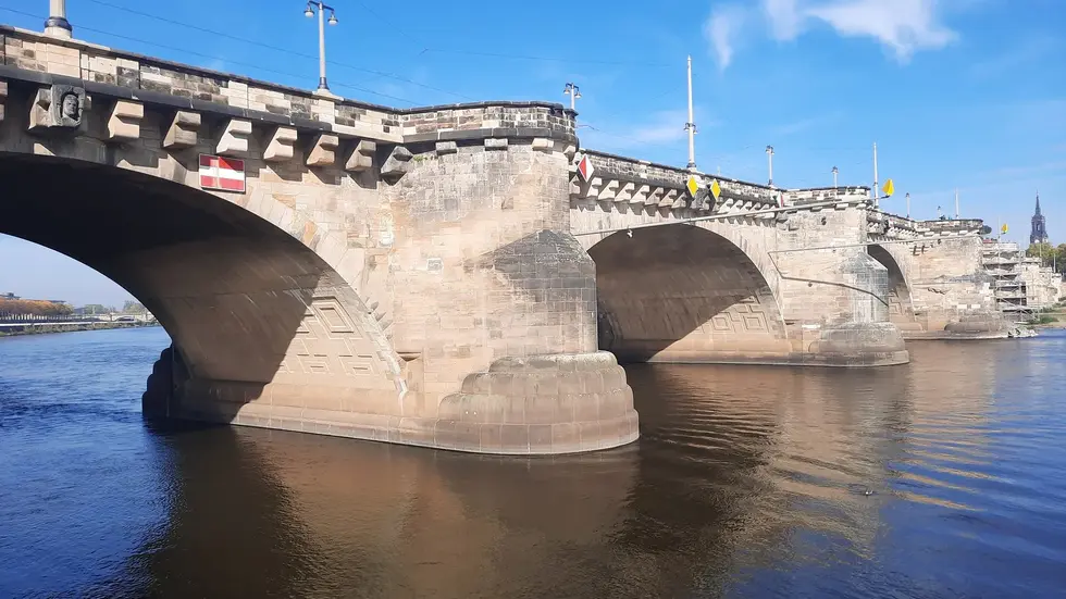 Die DVB nehmen die Linie 8 von der Augustusbrücke