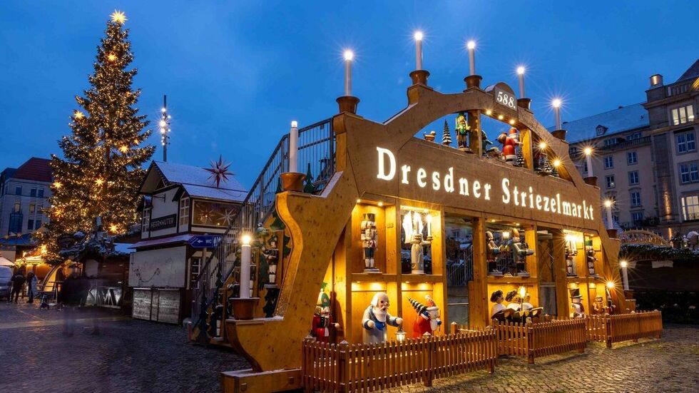 Auf dem Dresdner Striezelmarkt sind am Freitag wieder die Glühweinstreifen unterwegs.