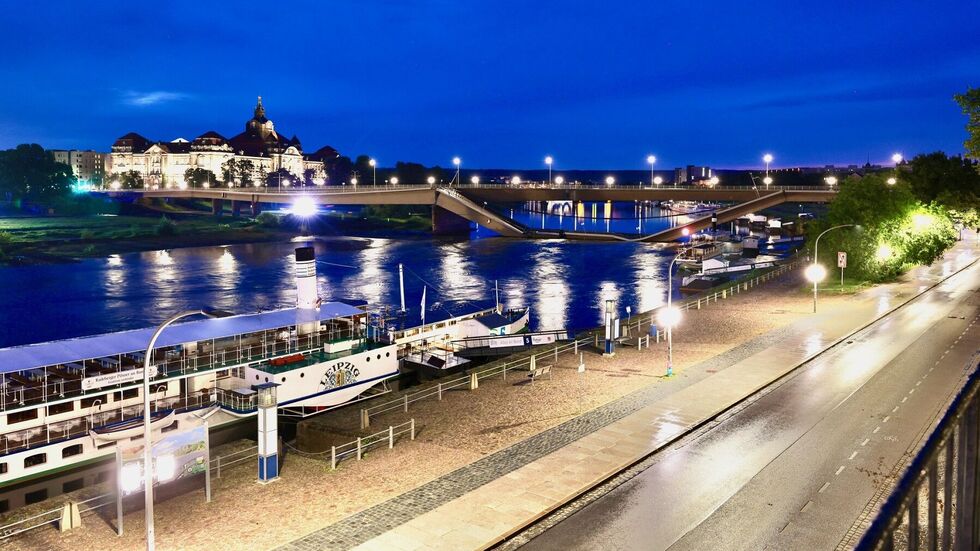 Mitten in der Nacht knallte es und Teile der Brücke sackten ein.
