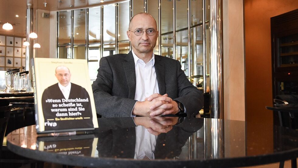 Klartext-Richter Stephan Zantke hat seine drastischsten Fälle aufgeschrieben. © Irving Cova Klartext-Richter Stephan Zantke hat seine drastischsten Fälle aufgeschrieben. © Irving Cova