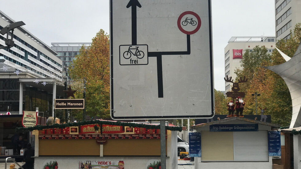 Für Radfahrer gelten derzeit auf der Prager Straße gesonderte Regelungen. Foto: Rocco Reichel Für Radfahrer gelten derzeit auf der Prager Straße gesonderte Regelungen. Foto: Rocco Reichel