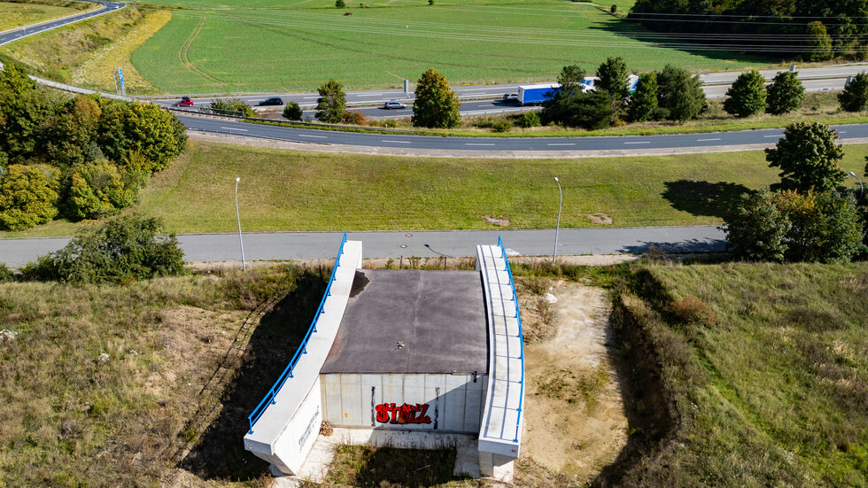 Bei dieser Brücke in Radeburg ging Sachsen das Geld aus, sie führt ins Nichts