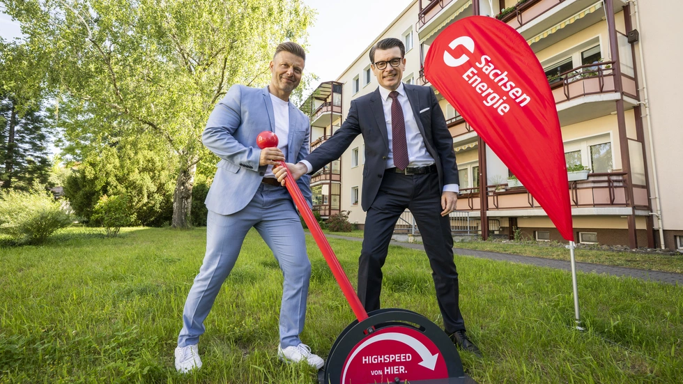 Andy Klyscz, Vorstand der Wohnungsgenossenschaft Aufbau und Axel Cunow, Vorstand der SachsenEnergie