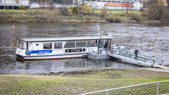 Die Fähre hat nun Hochbetrieb.