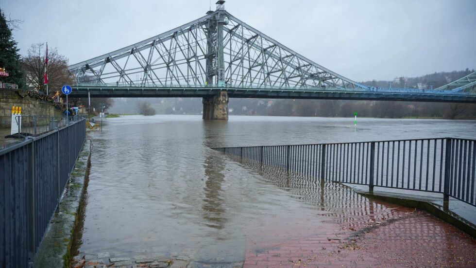 Die Elbe am Blauen Wunder. Die Elbe am Blauen Wunder.