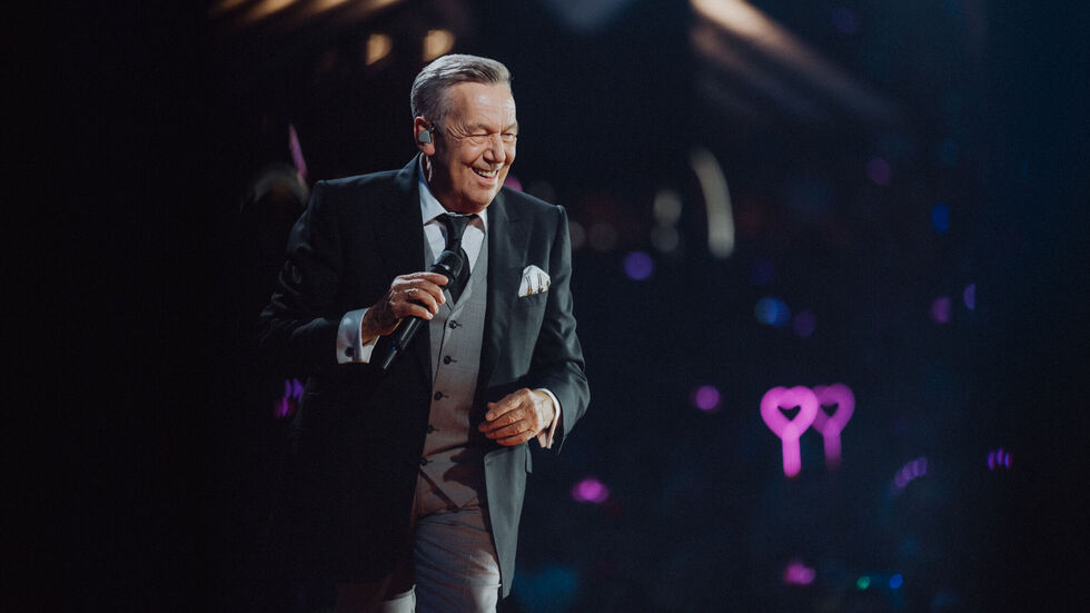 Schlagerstar Roland Kaiser will mit vier Konzerten bei der Kaisermania 2025 wieder ganz Dresden zum Beben bringen. Schlagerstar Roland Kaiser will mit vier Konzerten bei der Kaisermania 2025 wieder ganz Dresden zum Beben bringen.