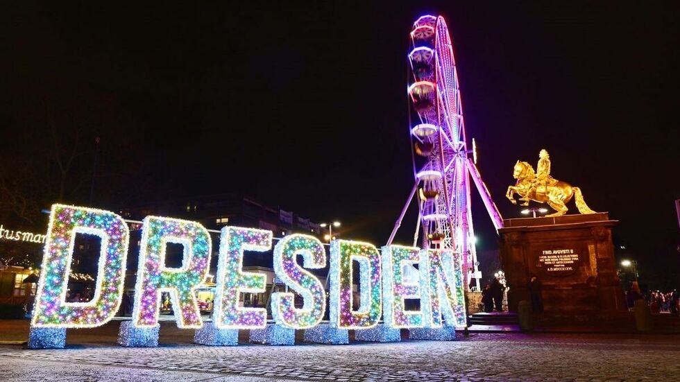 Ein großer Schriftzug begeisterte in diesem Jahr zahlreiche Besucher auf dem Augustusmarkt.