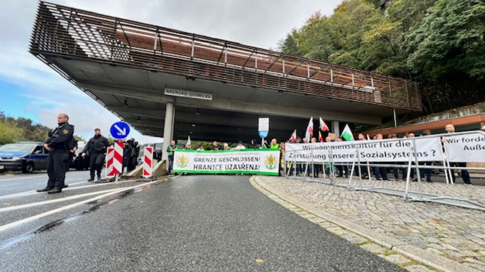 Die Demonstranten blockierten immer wiieder den Grenzübergang Schmilka