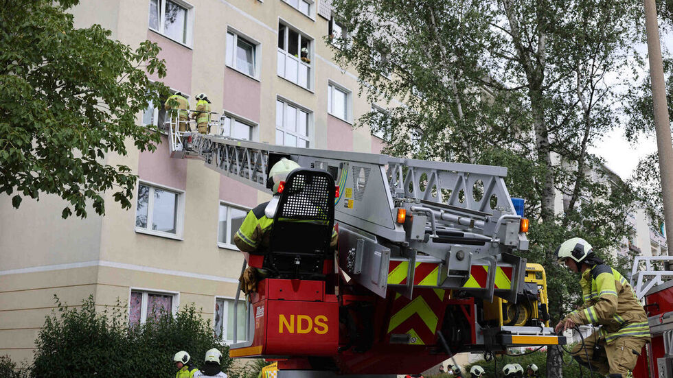 Die Feuerwehr vor Ort. Die Feuerwehr vor Ort.