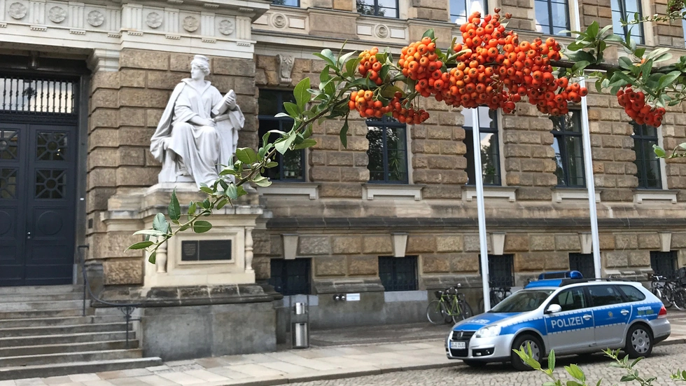 Der Eingang des Landgerichts in Dresden. Foto: Rocco Reichel