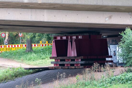 Um den restlichen Teil des Bauwerks zu stützen, wurde ein sogenannter "Bock" aufgebaut.