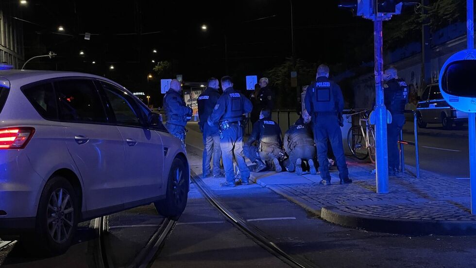Die Polizei vor Ort in der Tatnacht. Die Polizei vor Ort in der Tatnacht.