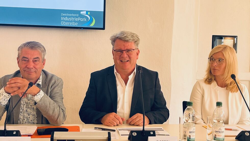 Die Stadtoberhäupter von Pirna, Tim Lochner, Dohna, Ralf Müller und Heidenau, Conny Oertel, sind mit ihren Kommunen im Zweckverband IPO vertreten 