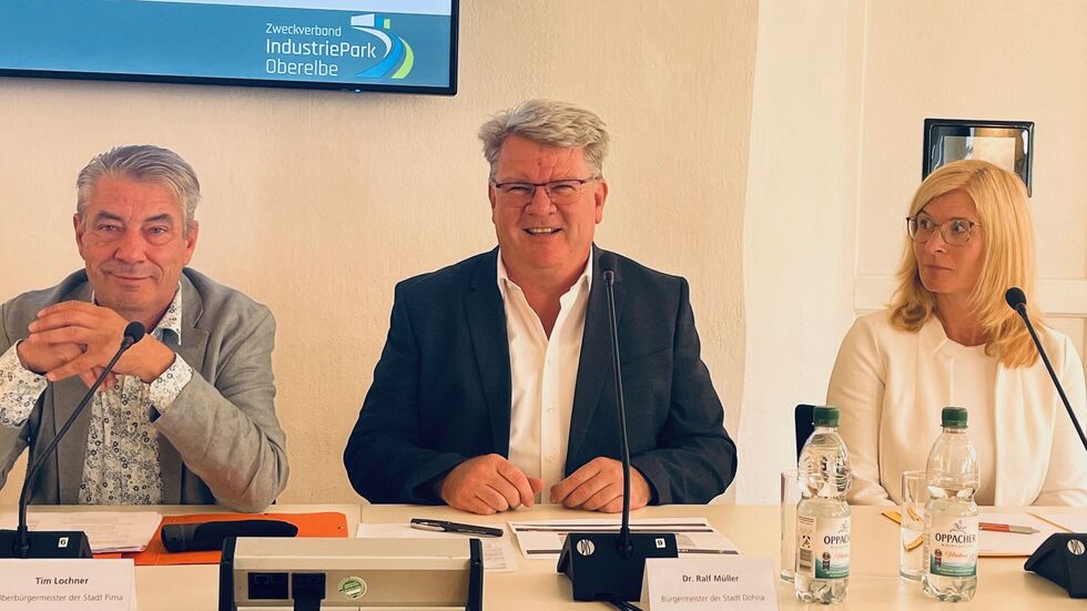 Die OBs Tim Lochner (Pirna), Ralf Müller (Dohna) und Conny Oertel (Heidenau) vertreten ihre Städte im Industriepark Oberelbe Die OBs Tim Lochner (Pirna), Ralf Müller (Dohna) und Conny Oertel (Heidenau) vertreten ihre Städte im Industriepark Oberelbe