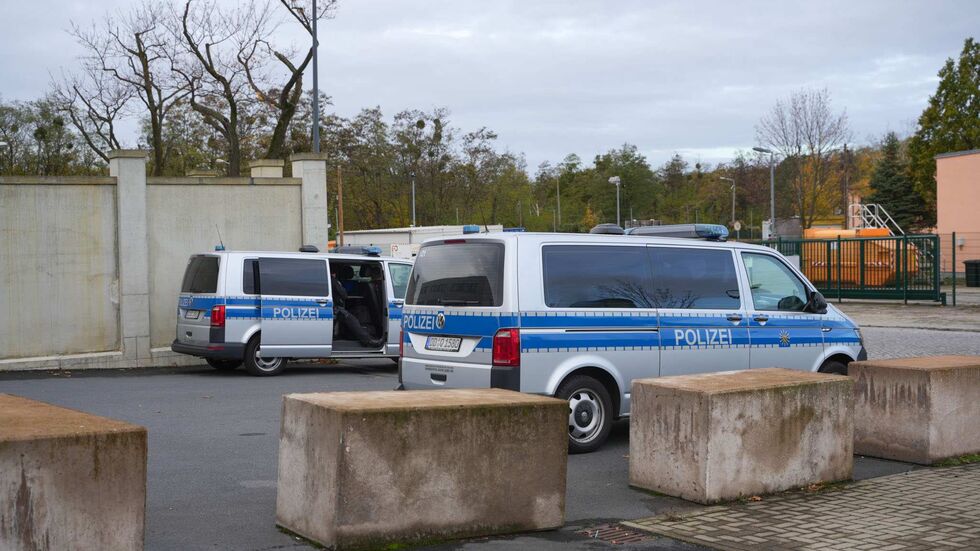 Zahlreiche Polizisten vor Ort.