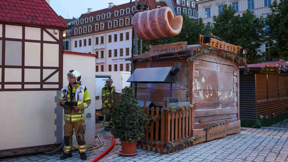 Eine Backwarenbude geriet am Sonntagabend in Brand.
