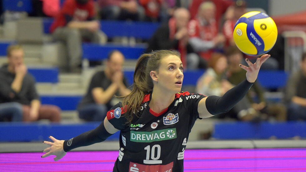 Lena Stigrot hat ihren Vertrag bei den DSC-Volleyballerinnen um eine Saison verlängert. Lena Stigrot hat ihren Vertrag bei den DSC-Volleyballerinnen um eine Saison verlängert.